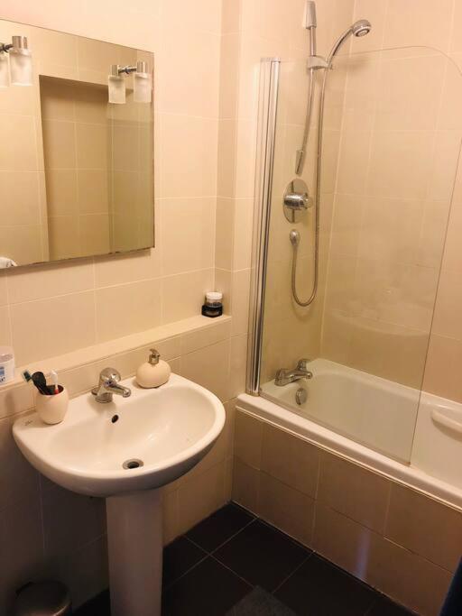 Beautiful 2 Bed Flat In Chelsea On King's Road Appartamento